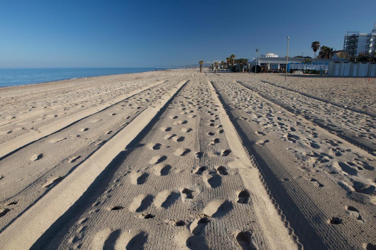 Residence Torre Del Mar อัลบา อาดริอาติกา ภายนอก รูปภาพ